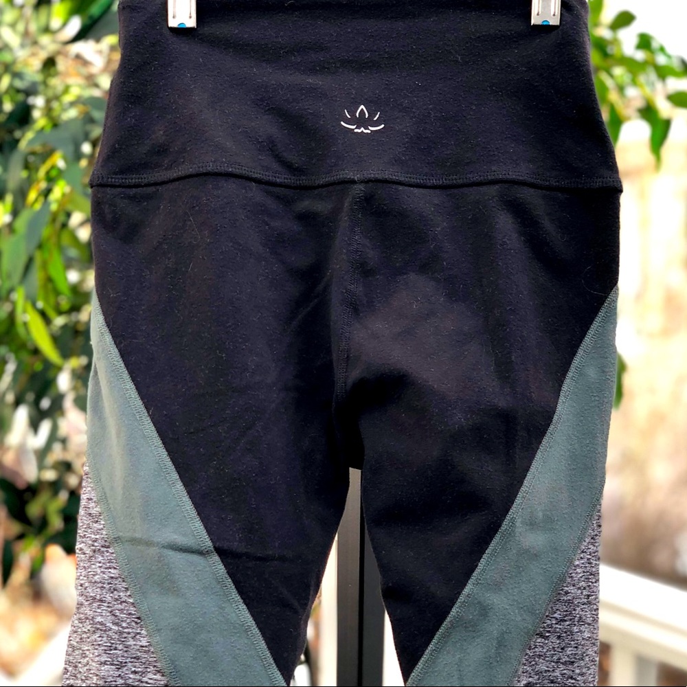 Beyond Yoga True Color Block Leggings - Picture 3 of 12